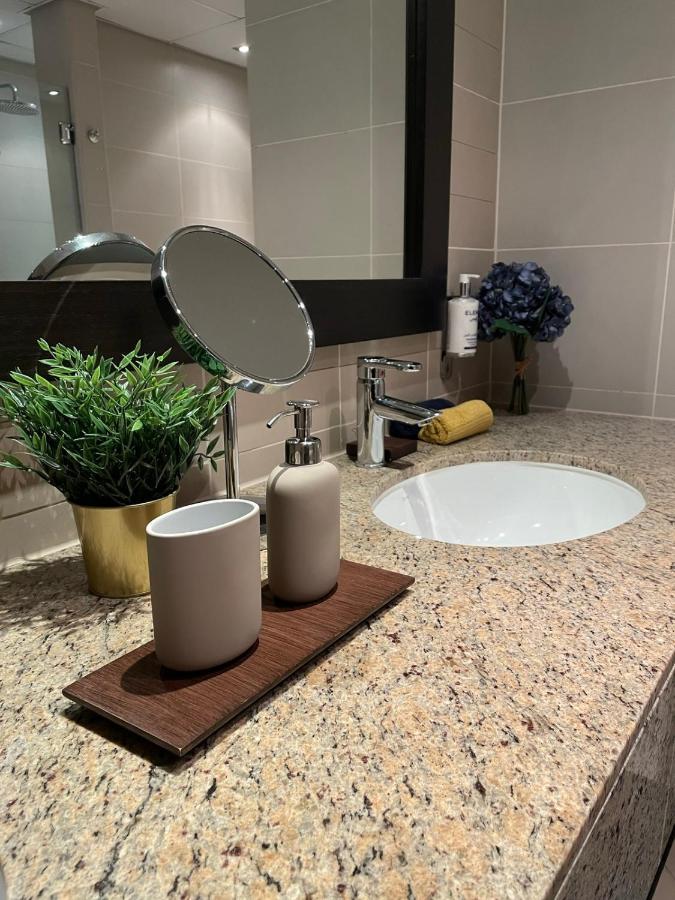 1 Bedroom Apartment In Anantara Hotel Palm Jumeirah Connected Anantara Hotel Dubai Exteriör bild
